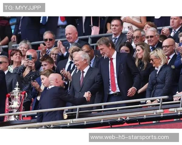 沃诺克幽默回应曼联困境愿意无偿执教助球队渡过难关